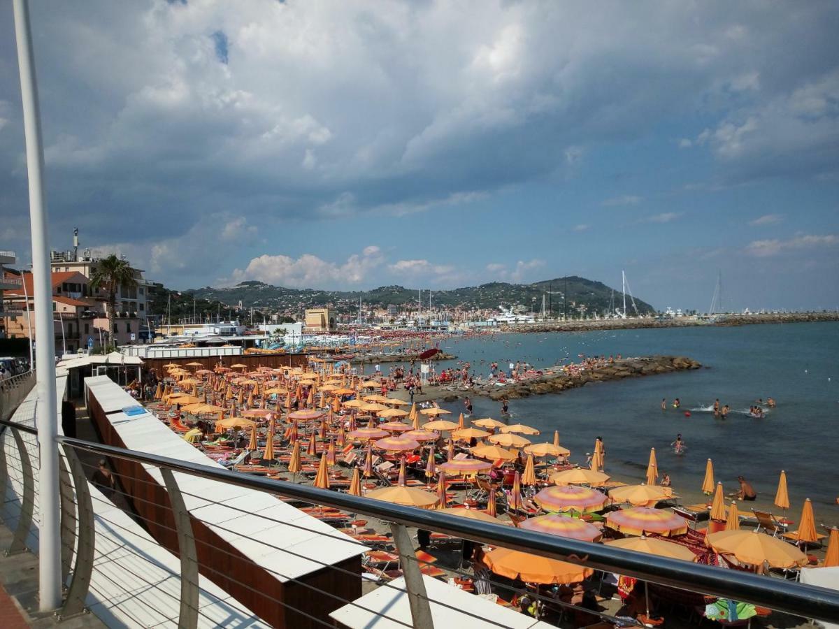 Isola Di Man Lägenhet Imperia Exteriör bild