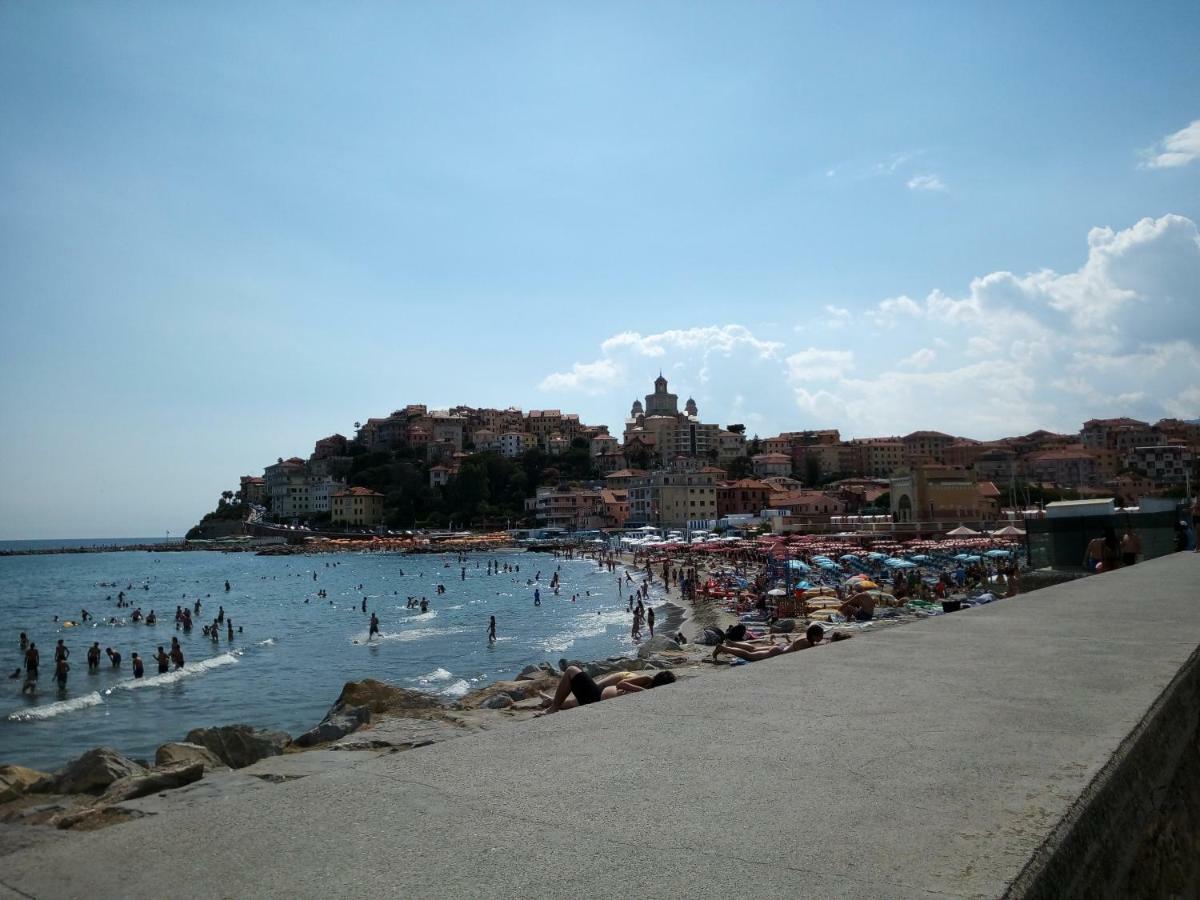 Isola Di Man Lägenhet Imperia Exteriör bild